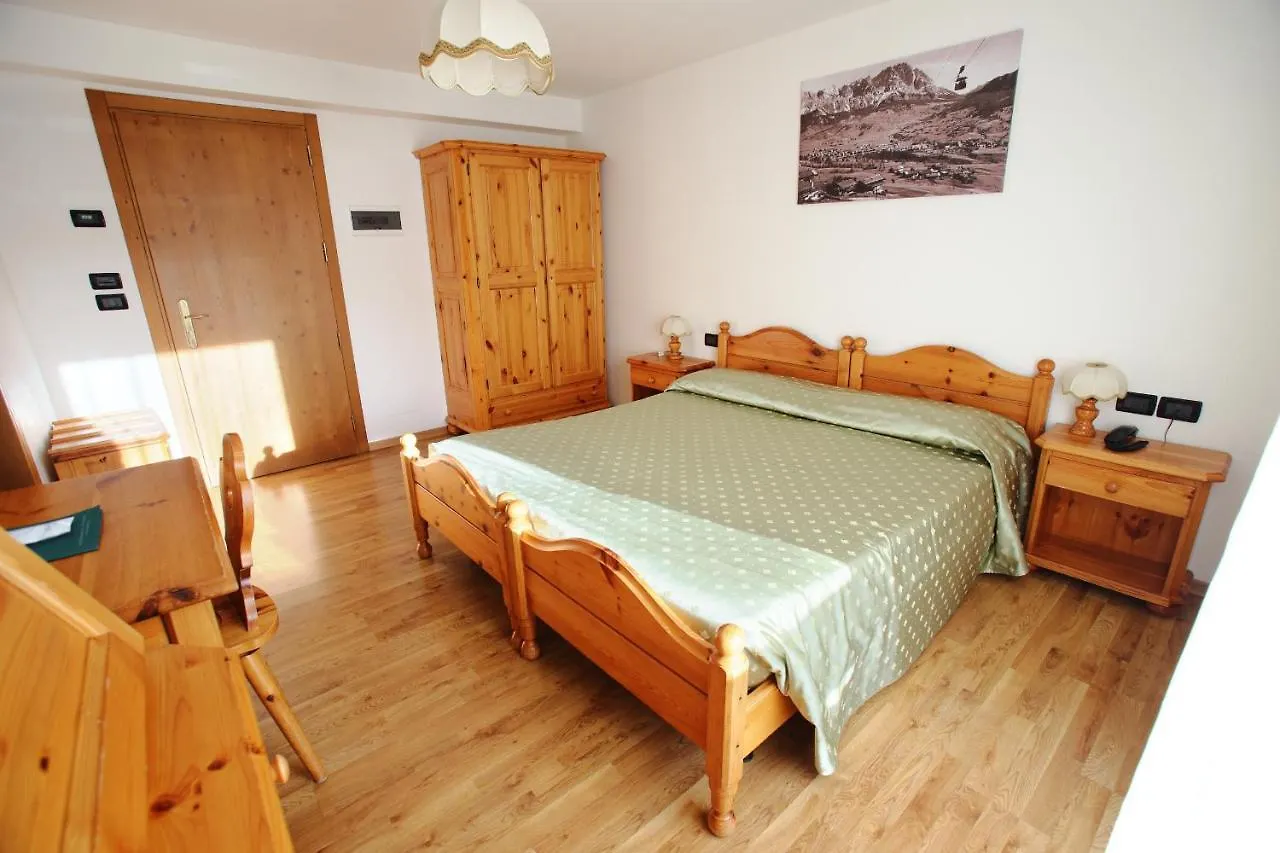 Hotel Des Alpes Cortina d'Ampezzo 3*,